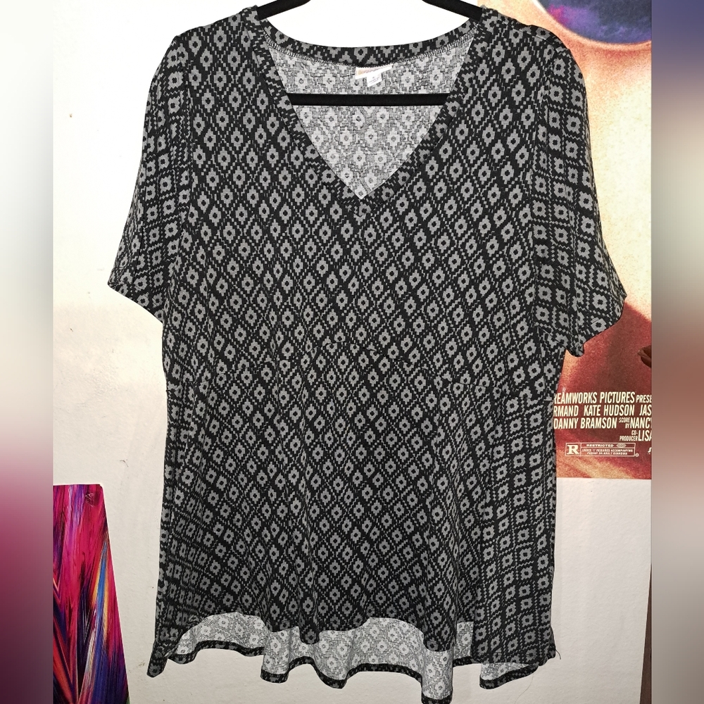 LuLaRoe L Black and Gray Jana Top
